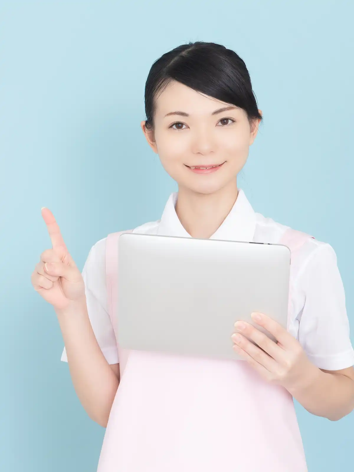 タブレットを持った園長の写真